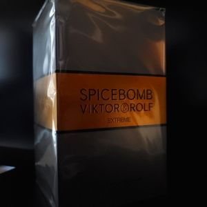 Viktor and Rolf Spicebomb Extreme Men's Eau de Parfum Spray, 3.04 Ounce